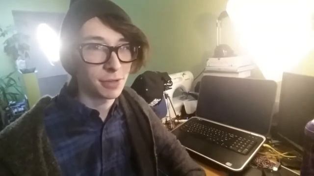 Broken Computer смотреть онлайн