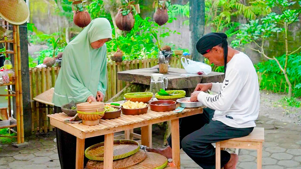 Собираем фасоль в саду, готовим тушеную фасоль с креветками и тофу пьем финиковое молоко