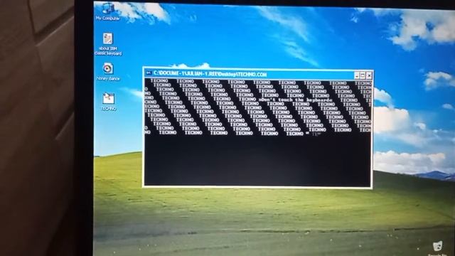 Virus.DOS.techno running on Windows XP SP3 смотреть онлайн