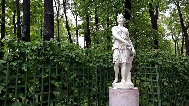 Выпить кофе в Летнем саду? С видом на "Аптекарский огород" #петербург #летнийсад смотреть онлайн