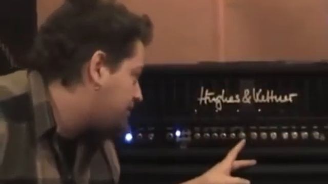 Александр Стрельников вместо жёсткого соло, сыграл Metallica - Master of Slonik смотреть онлайн