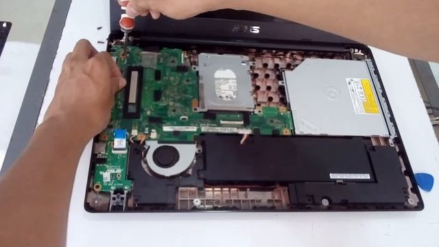DESEMSAMBLE PORTATIL ASUS X553S смотреть онлайн