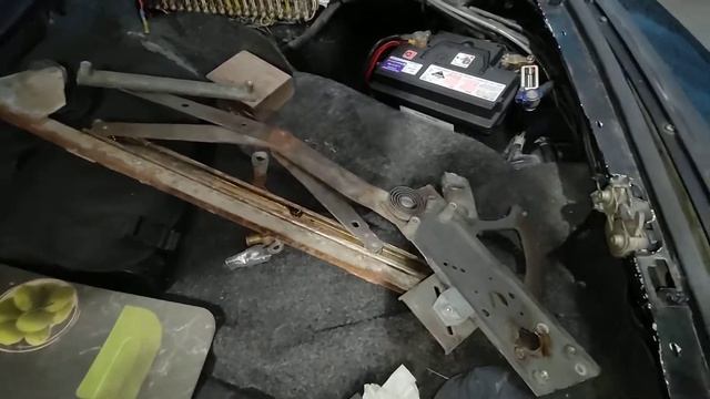 Porsche 911 - drivers door window regulator rusted смотреть онлайн