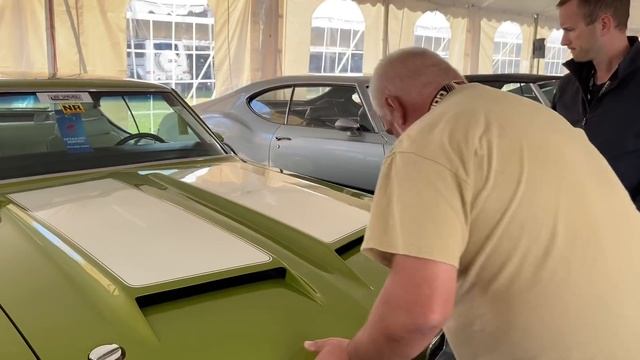 Want the 4-1-1 on the Olds' 442? смотреть онлайн