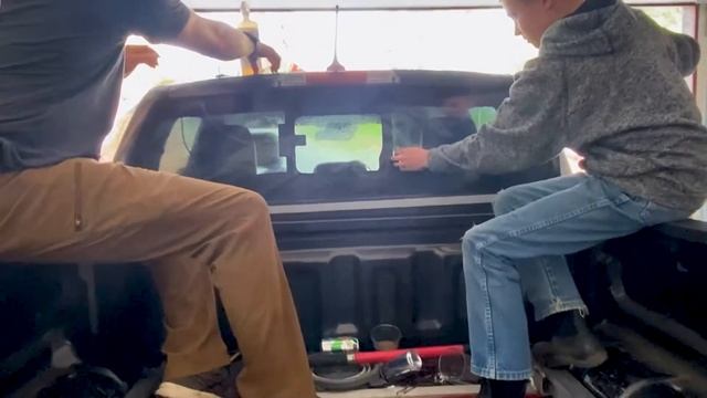 Installing Double U Rear Window Graphics смотреть онлайн