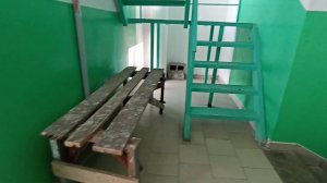 Лифт КМЗ 2000х годов в хорошем состоянии со скрипучеми дверями (гробовоз)