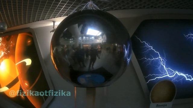 Van der Graaf generator. Electrostatics. Physics. смотреть онлайн