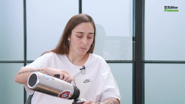 La primera jugadora profesional de fútbol femenino: entrevista con Maca Sánchez смотреть онлайн