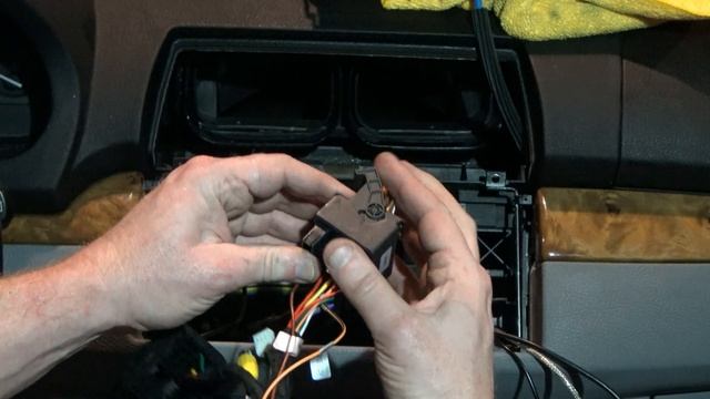 AvinUSA Avant-4 android multimedia head unit install DIY for the BMW E53 X5 смотреть онлайн