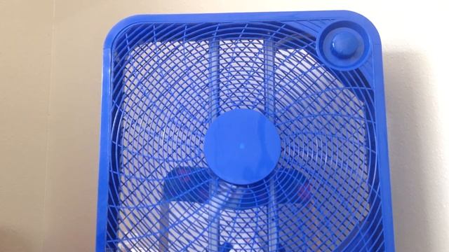 That one box fan in my room, its my first video so plz dont hate (plz see description) смотреть онлайн