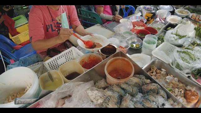 A Day and Night Inside Khlong Toei: Bangkok's Legendary Food Center смотреть онлайн