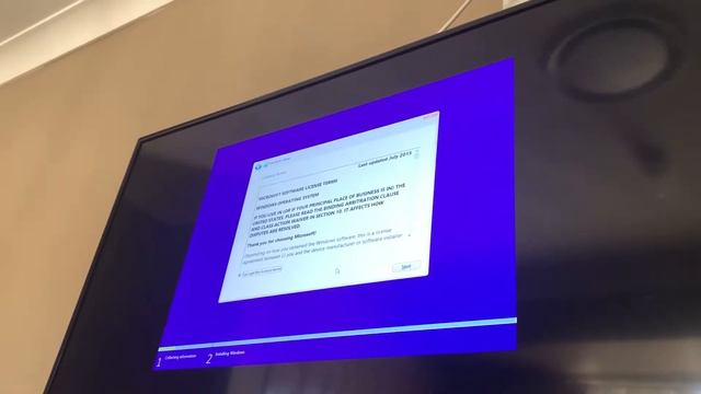Installing The First Version Of Windows 10 In 2021 смотреть онлайн