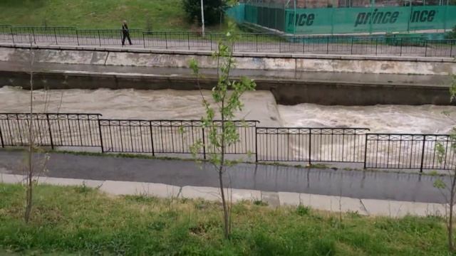 Ливневый поток смотреть онлайн