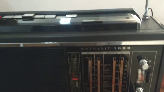 Rádio Grundig Satellit 1000.