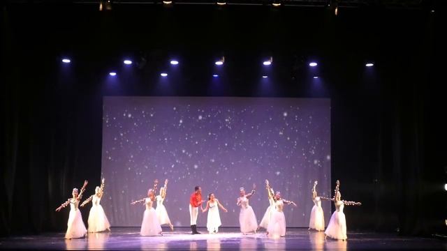 Window n°22: Waltz of the Snowflakes смотреть онлайн