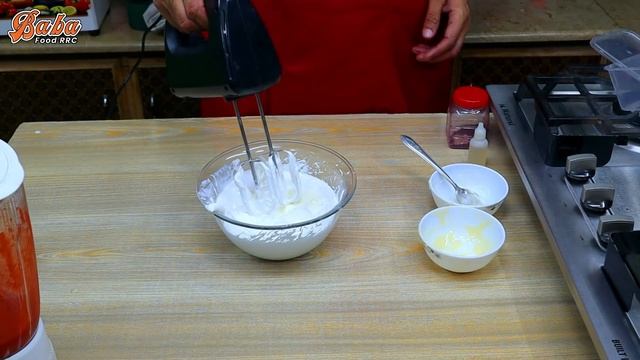Homemade Strawberry Ice Cream Recipe | Eggless Ice Cream | BaBa Food RRC смотреть онлайн