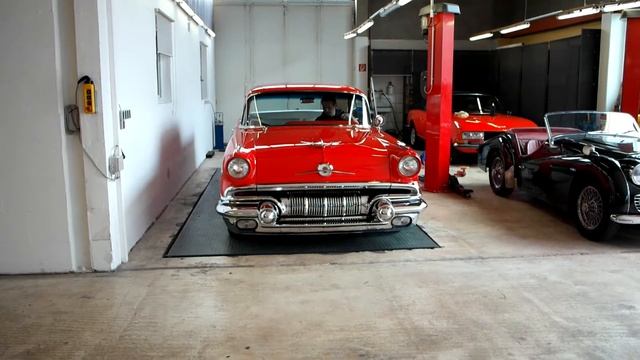 Pontiac Star Chief 57 Custom Roll-Out смотреть онлайн