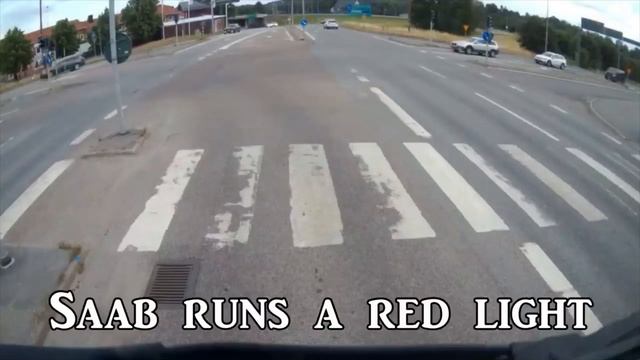 Saab 9-3 Aero Sportcombi Ran a Red Light смотреть онлайн