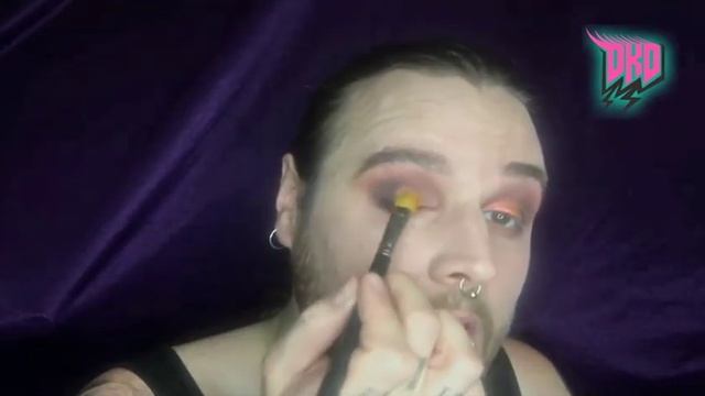Red Bronze Smokey Makeup Look! смотреть онлайн