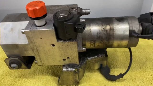 Lamborghini Gallardo LP 560-4 front lift pump leak fix. смотреть онлайн