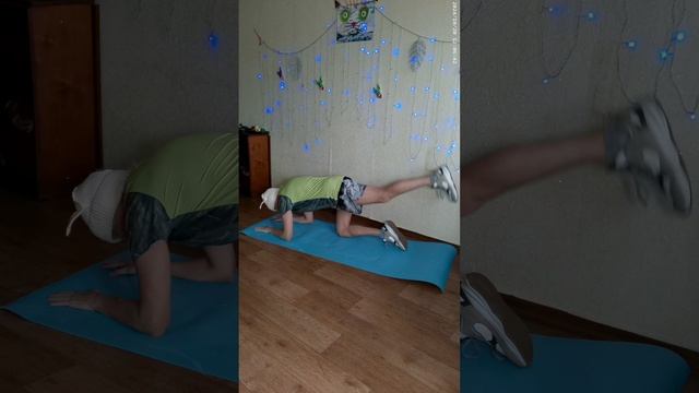 Полу выпрыгивания +СКРУЧИВАНИЕ +ЯГОДИЦА. 💪😸.