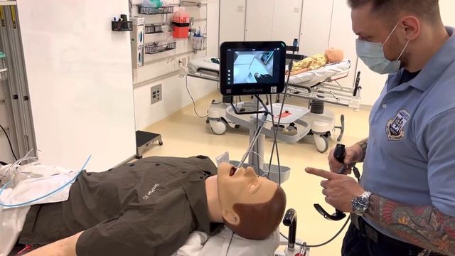 Video Laryngoscopy with a Mac Blade, Hyperangulated Blade, Triple Airway Maneuver, OPA/NPA Sizing. смотреть онлайн