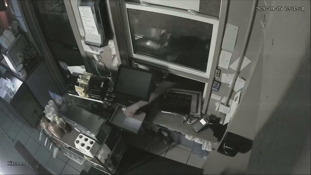 Criminal Caught On Surveillance Breaking Into Sweet Delite смотреть онлайн
