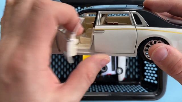 Box Full Of Diecast Cars, Toyota, Rolls Royce, Lamborghini, Citroen, Maybach, Mercedes смотреть онлайн
