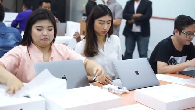 SNEAKPEEK FACILITY OF APPLE ACADEMY - UNIVERSITAS CIPUTRA смотреть онлайн