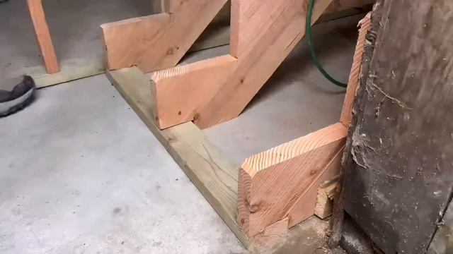 BENNIE BULLDOG & I RENOVATE A 100+ YEAR OLD LOG CABIN HOME. смотреть онлайн