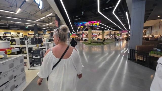 Aussie Family Say Goodbye To The Thai Twins | Dad Wants To Go To Bunnings смотреть онлайн