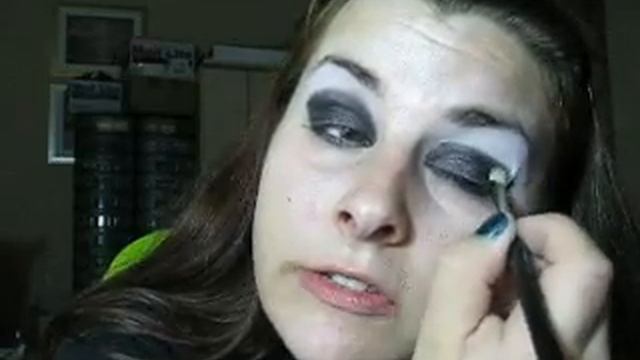 SEXY VAMPIRE GOTHICA EYES w/ MAC pigments & RED lippy смотреть онлайн