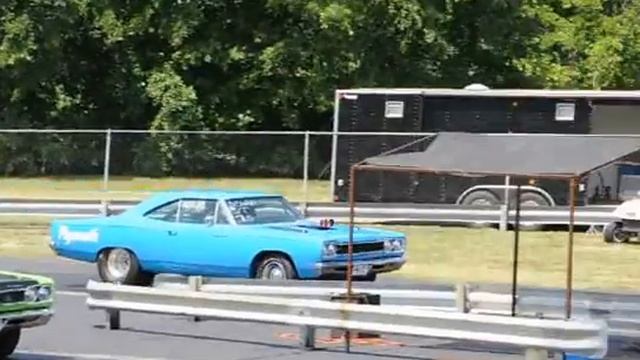1968 Plymouth GTX and Roadrunner смотреть онлайн