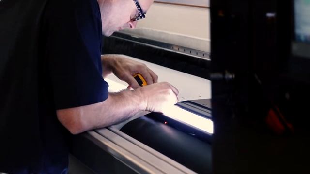 EFI Power Tools: Double-Sided Backlit for the EFI™ Pro 32r roll-to-roll LED printer смотреть онлайн