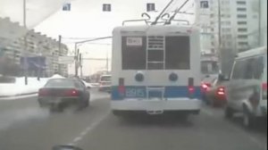 Троллейбус обогнал троллейбус