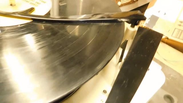 Record player not shutting off after last record plays? смотреть онлайн
