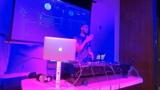 DJ Basics: Searching, Loading Songs, Crates, Cue Points, How To Use Scratching [Elementz Live] смотреть онлайн
