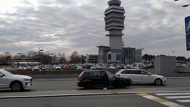 Аэропорт Nikola Tesla, Belgrad, Serbia смотреть онлайн