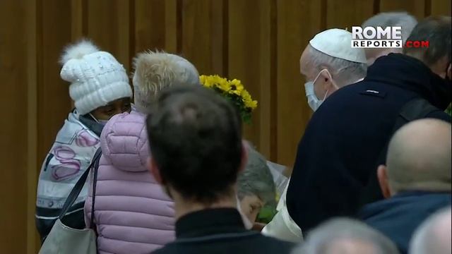 Pope meets with refugees he rescued from Cyprus смотреть онлайн