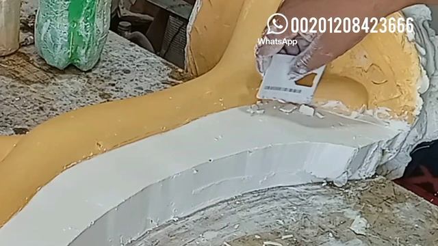 استخدام الجبس لدفن النماذج الكبيرة قبل عمل القوالب . Preparing to make a template смотреть онлайн