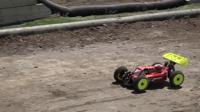 Racing the Xray XB8 смотреть онлайн