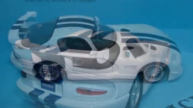 1/24 Dodge Viper GTS R - White / Maisto [31945] Diecast Model смотреть онлайн