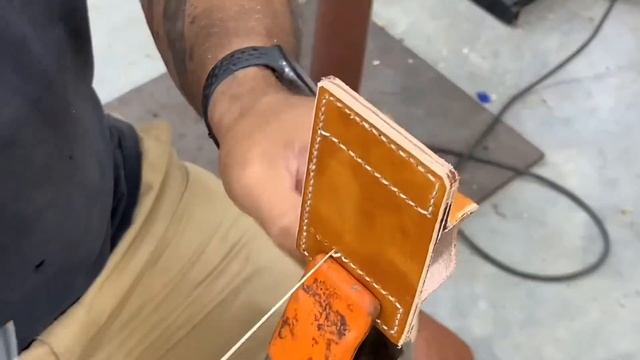 Leather holster for my Air Pods смотреть онлайн