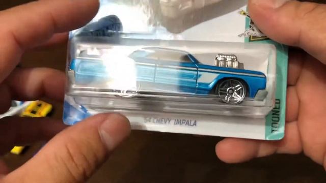CRACKING OPEN HOT WHEELS смотреть онлайн