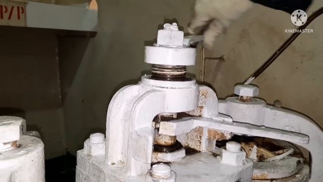 HOW DO THEY DO.. HOW TO CHANGEOVER FUEL OIL FILTERS ONBOARD SHIPS... смотреть онлайн