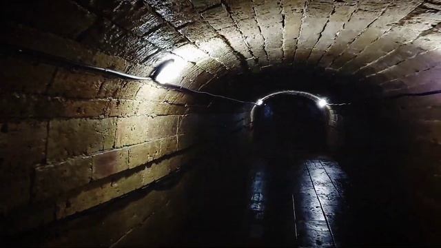 Представила на минуту, что здесь можно заблудиться . Подземный ход гатчинского дворца смотреть онлайн