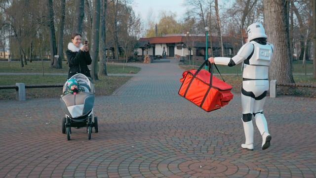 Миньон, Боярский и Биг Рашен Босс доставляют еду в Бресте! смотреть онлайн
