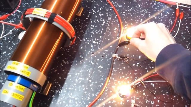 Kacher Bipolar Tesla Coil StepUP - Step Down_Test 1 смотреть онлайн