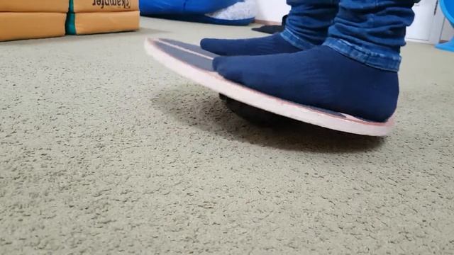 Упражнение с балансиром. Готовимся прыгать