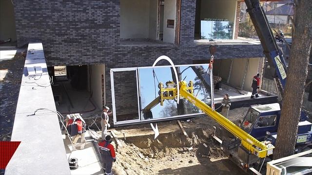 Остекление коттеджа вакуумным захватом ARLIFT- F/R-1500 смотреть онлайн